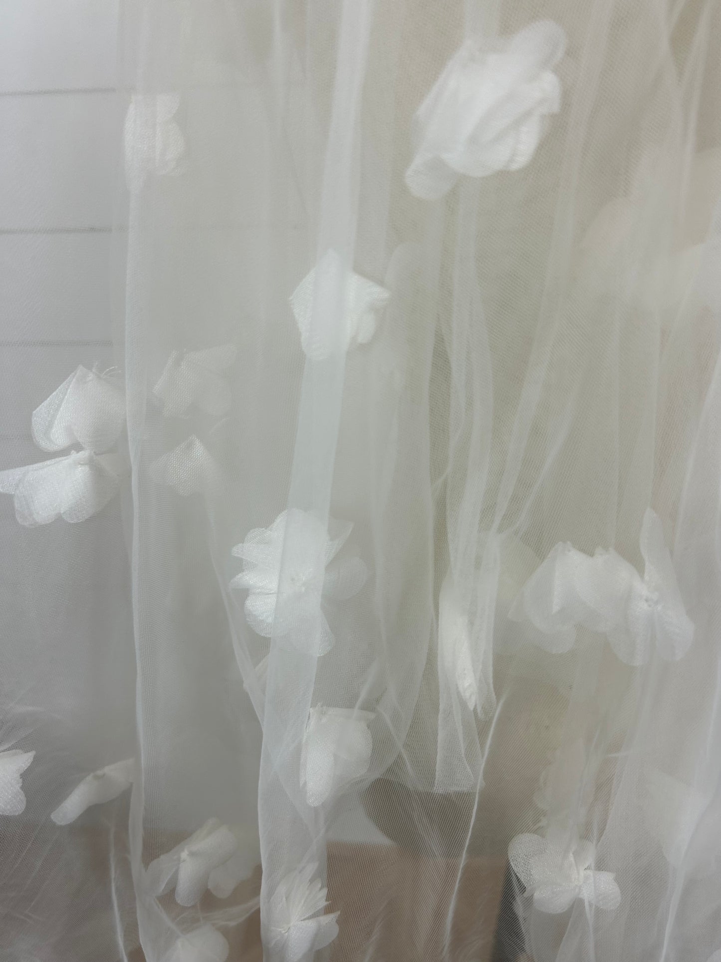 Fingertip Veil Sample