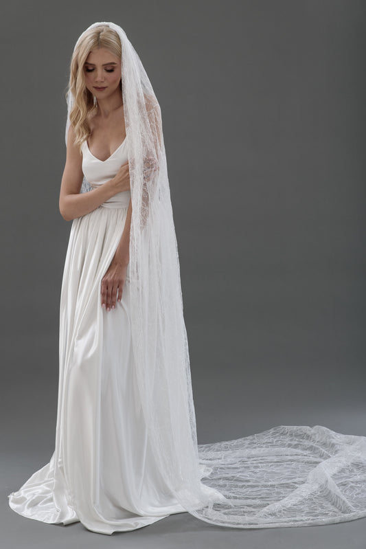 Chantilly Lace Veil V2415