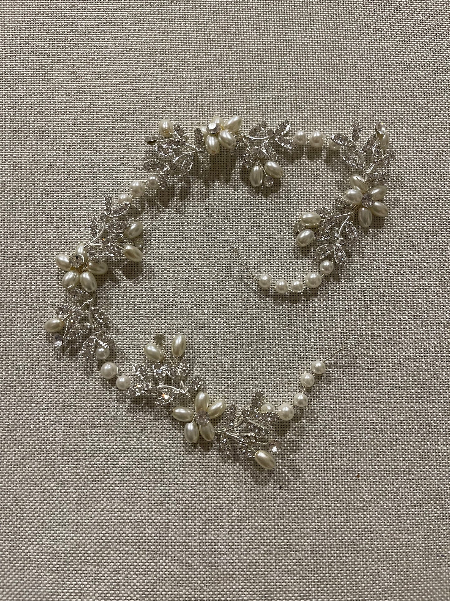 Pearl hair vine, 15” long