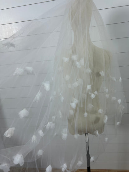 Fingertip Veil Sample