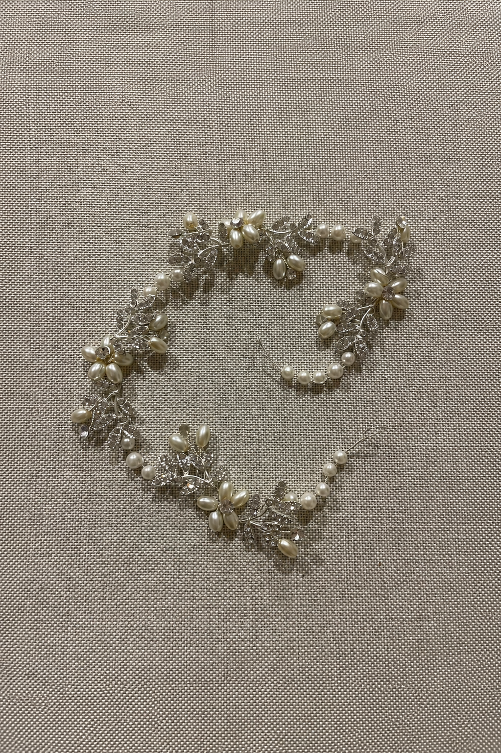 Pearl hair vine, 15” long