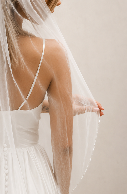 V011 Waltz in OFF WHITE