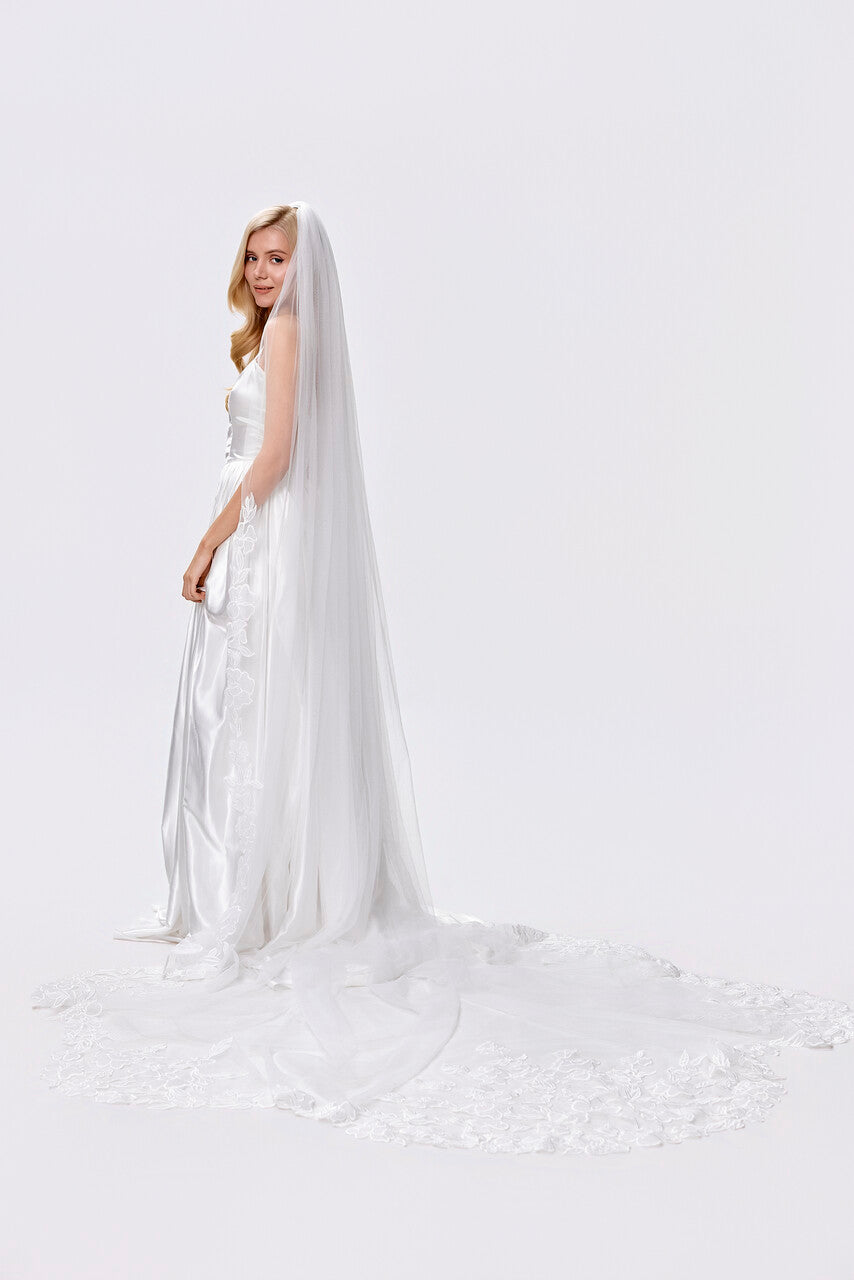 Chloe Veil