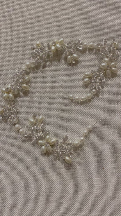 Pearl hair vine, 15” long