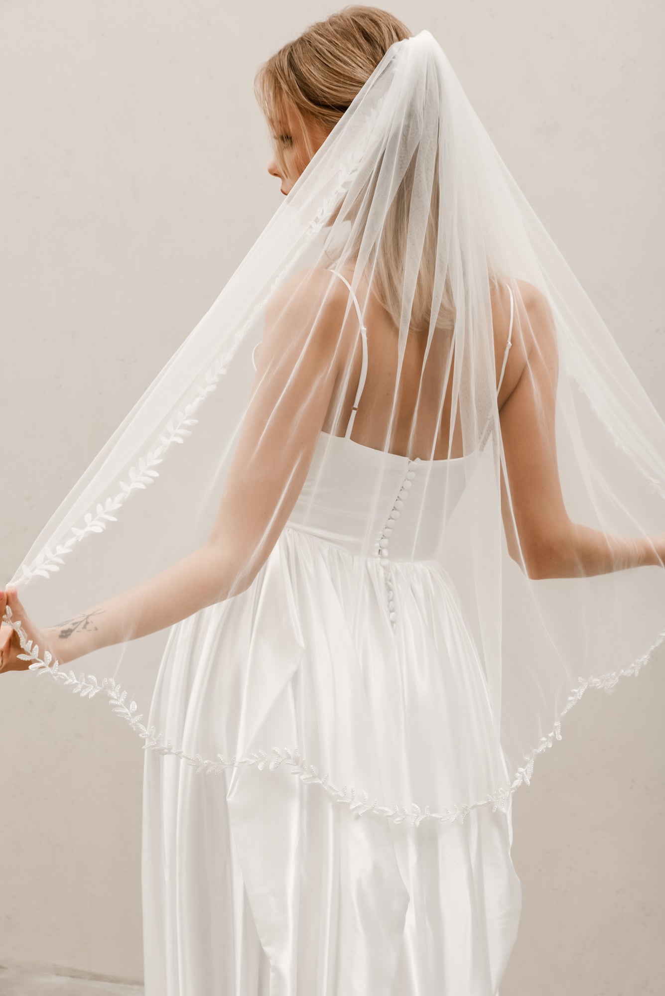 Pearl Beaded Edge Veil V006