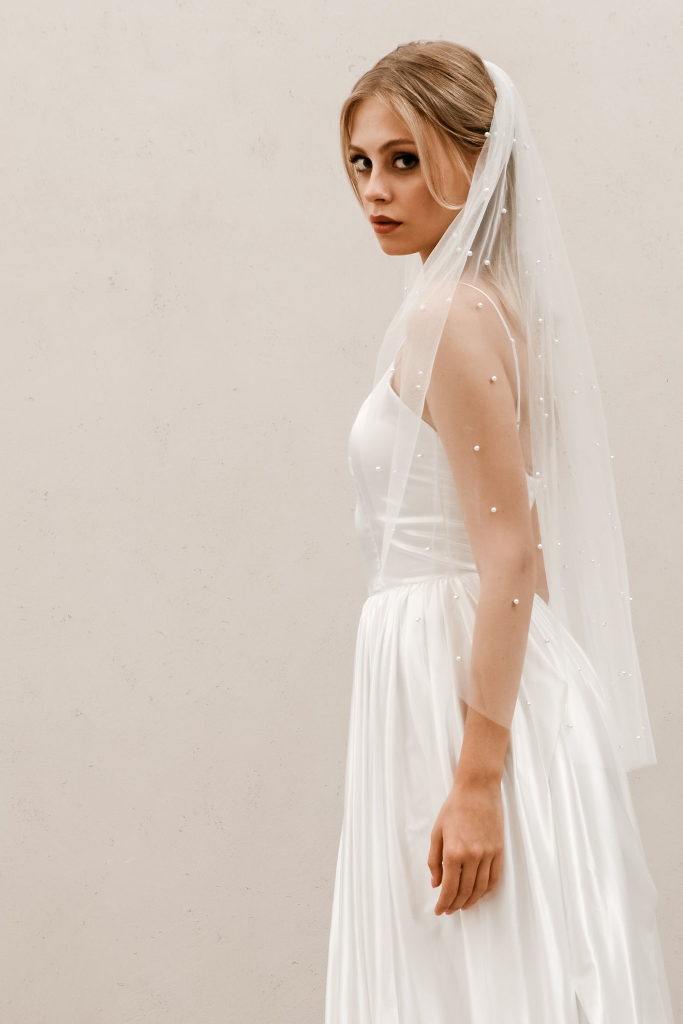 Scattered Pearl Veil V009