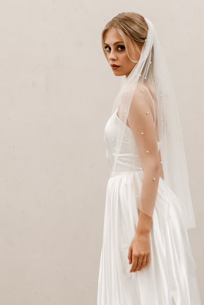 Scattered Pearl Veil V009