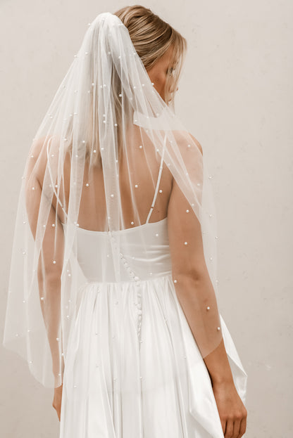 Scattered Pearl Veil V009