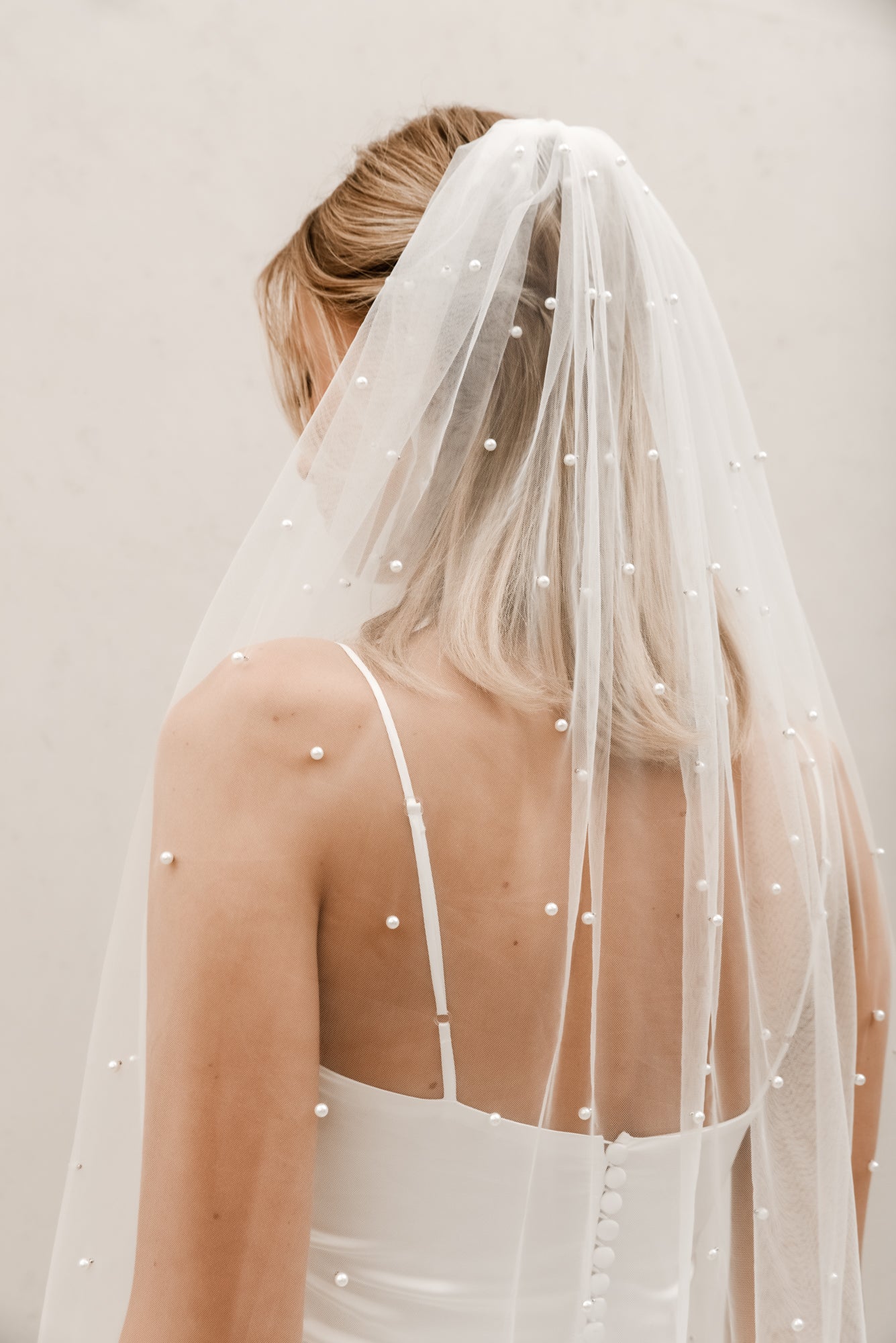 Scattered Pearl Veil V009