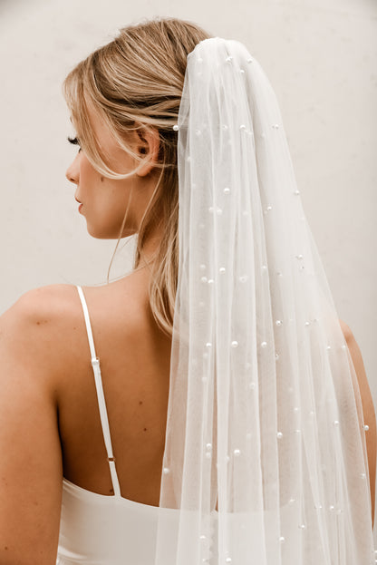 Scattered Pearl Veil V009
