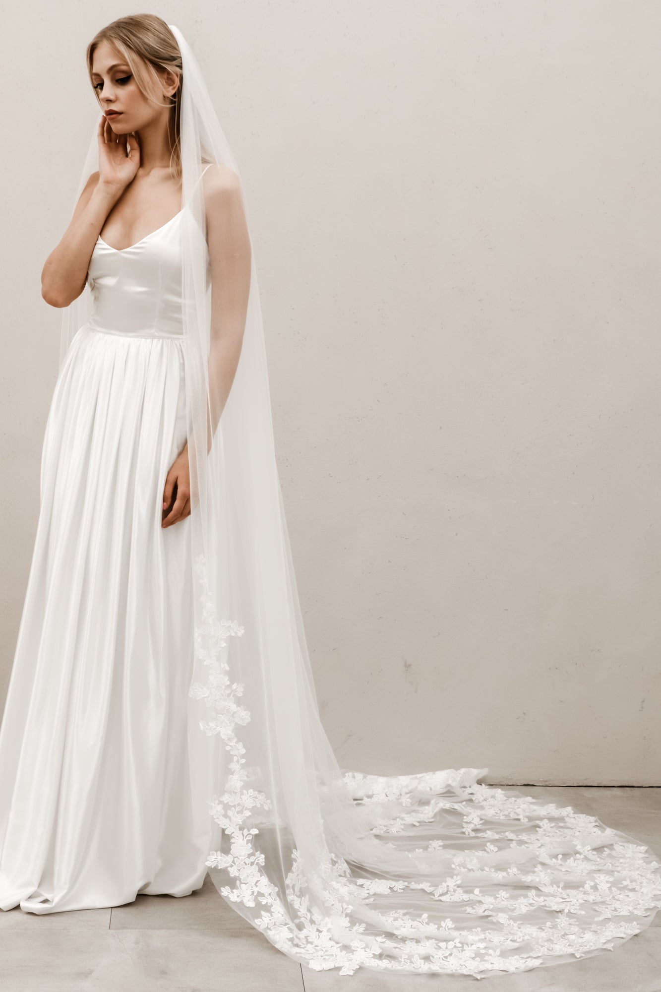 Dramatic Floral Veil V004