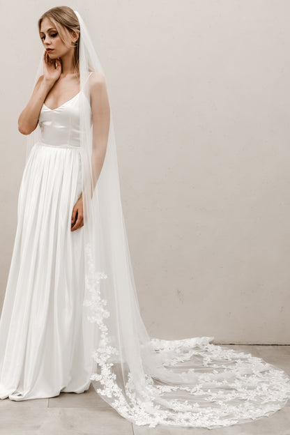 Dramatic Floral Veil V004