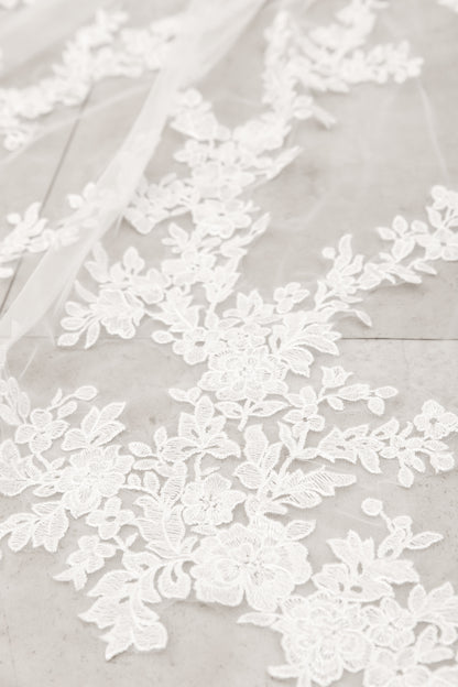 Dramatic Floral Veil V004